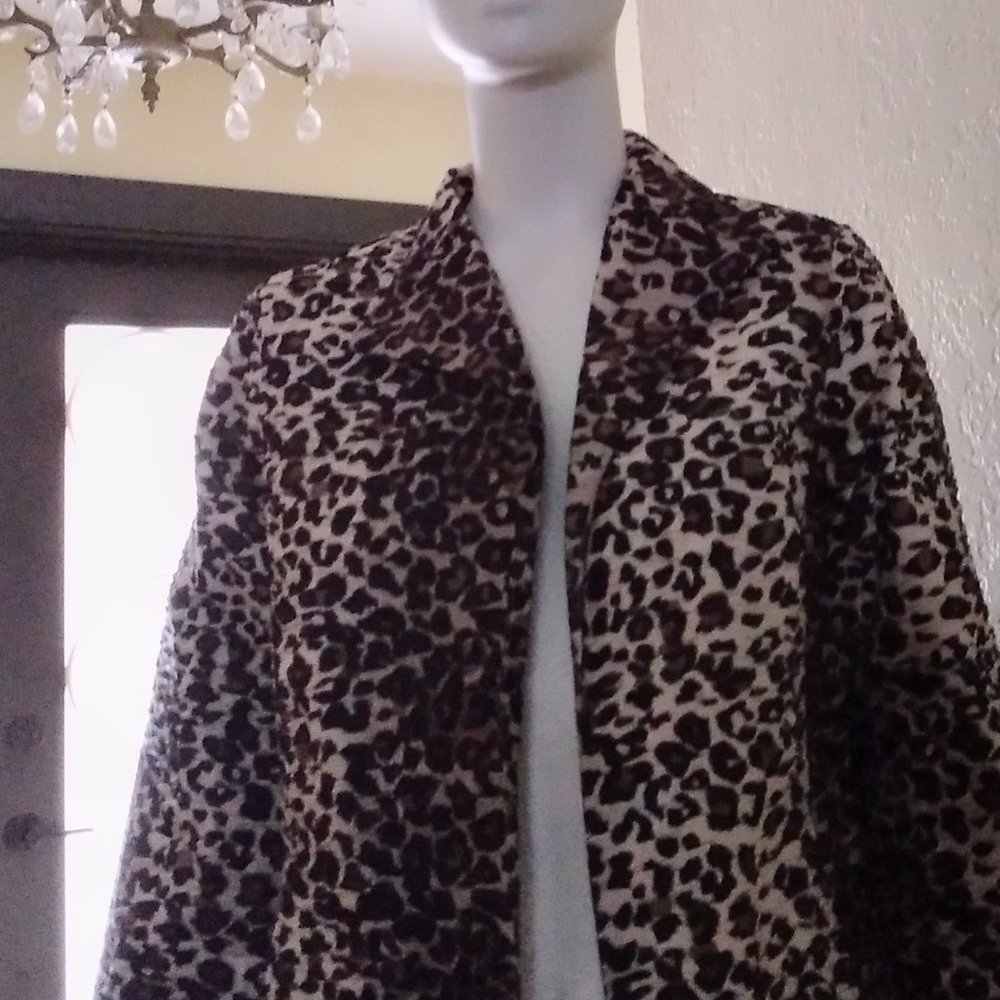Susan Bristol women's lined, animal print silk jacket. Size medium